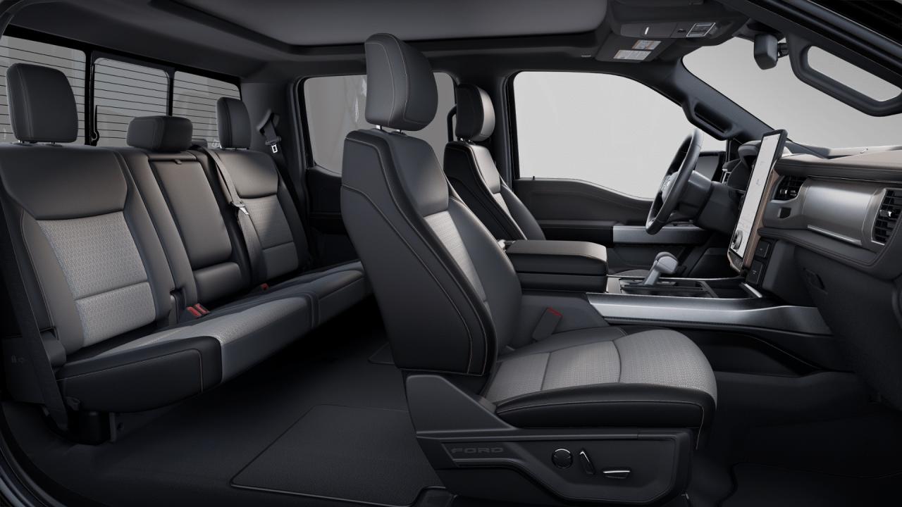 2025 Ford F-150 Lightning LARIAT 4WD SUPERCREW 5.5' BOX Extended Range Battery Photo5