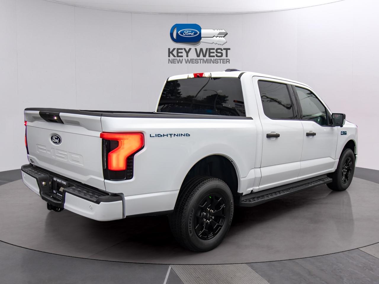 2025 Ford F-150 Lightning XLT Standard Range Battery 4WD SuperCrew 5.5' Box Photo4