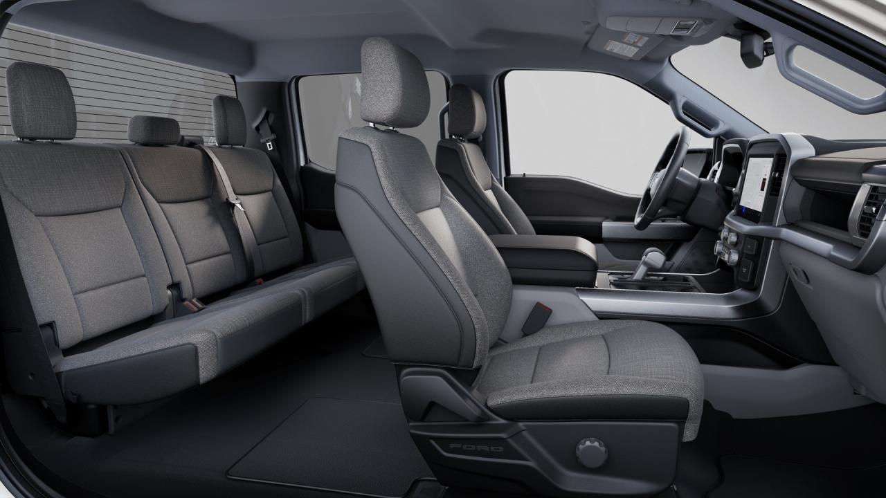 2025 Ford F-150 Lightning XLT 4WD SuperCrew 5.5' Box Standard Range Battery Photo5