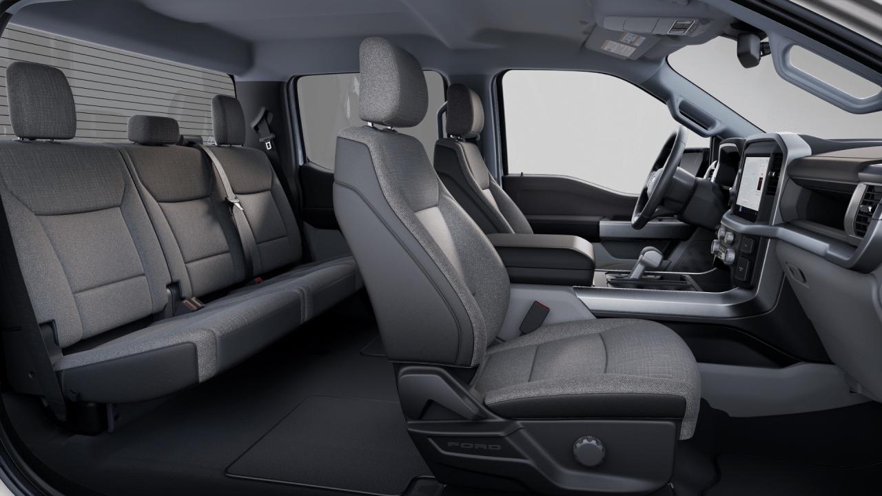 2025 Ford F-150 Lightning XLT 4WD SuperCrew 5.5' Box Standard Range Battery Photo5