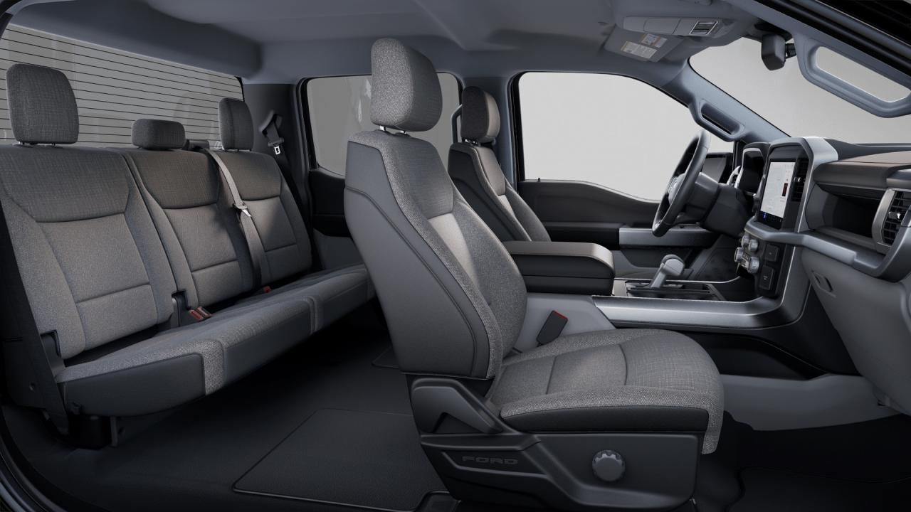 2025 Ford F-150 Lightning XLT 4WD SuperCrew 5.5' Box Standard Range Battery Photo5