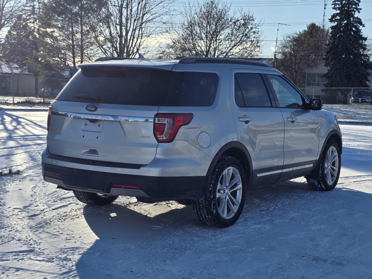 2019 Ford Explorer XLT 4WD , Remote Start, Heated Front Seats Photo4