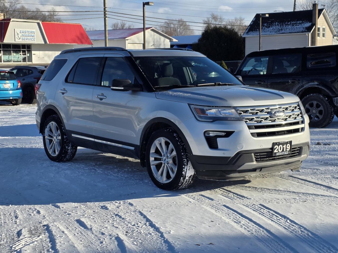 2019 Ford Explorer XLT 4WD , Remote Start, Heated Front Seats Photo2