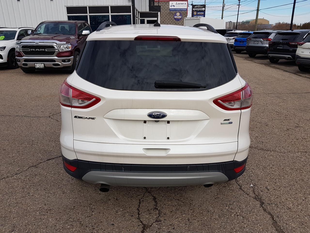 2015 Ford Escape SE 4WD *LEATHER-SUNROOF* Photo4