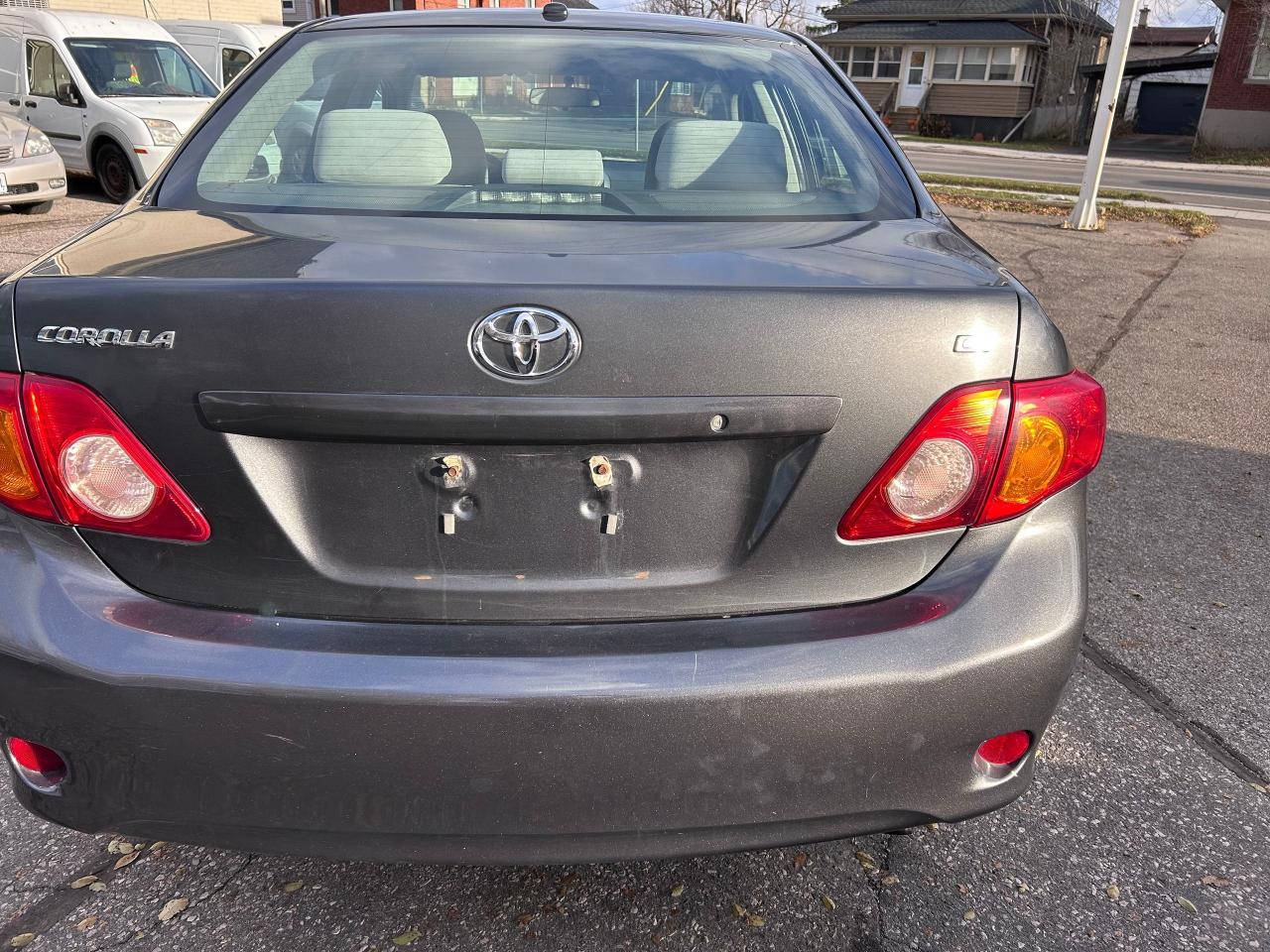 2010 Toyota Corolla CE Photo3