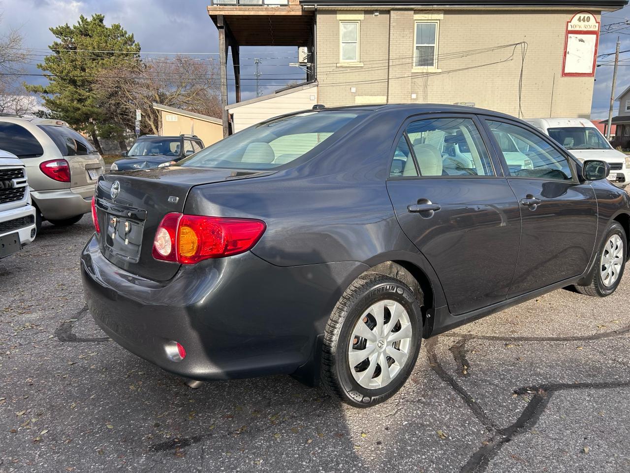 2010 Toyota Corolla CE Photo4