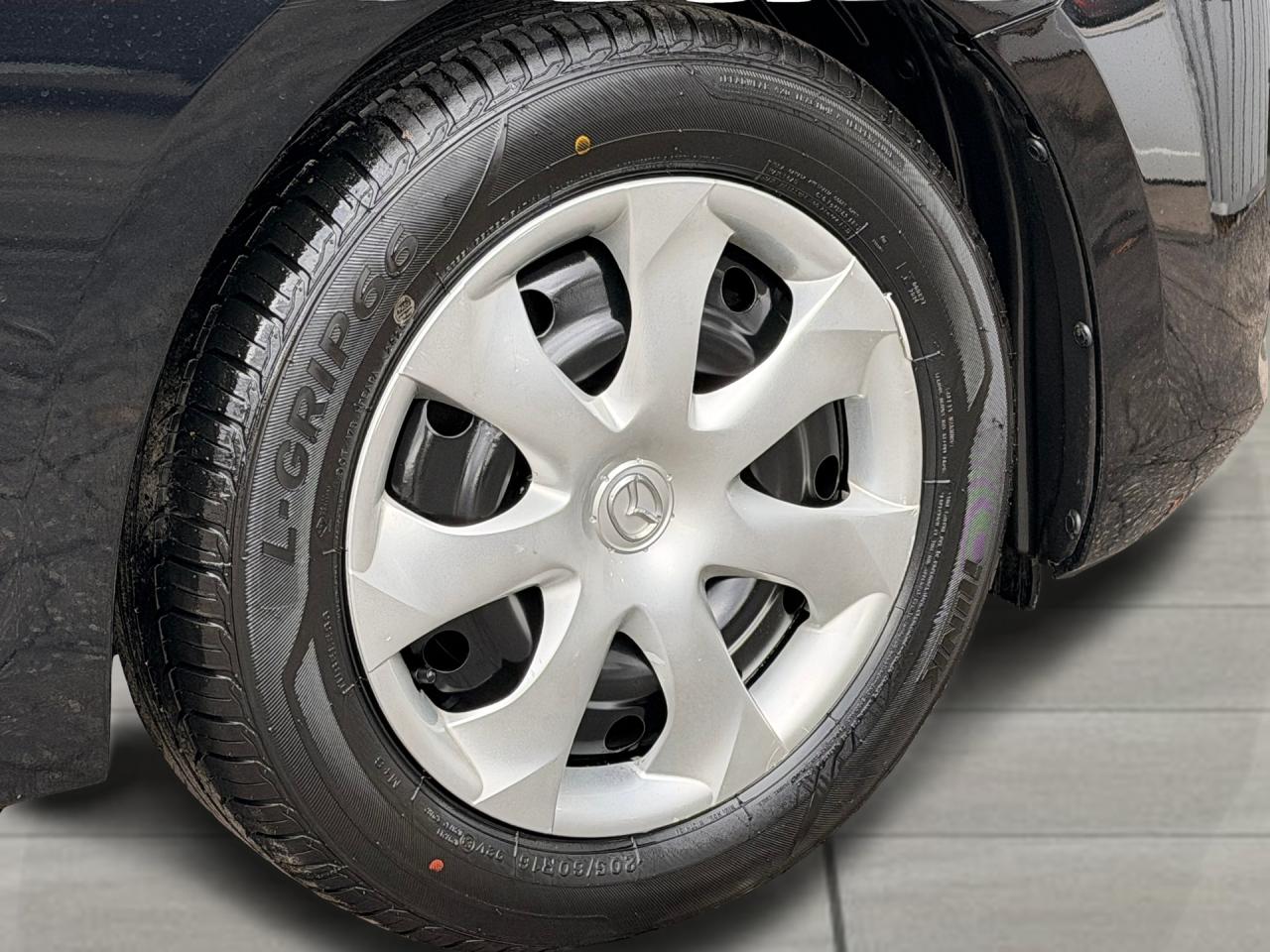 2017 Mazda MAZDA3 GX+New Tires+Brakes+Camera+CLEAN CARFAX Photo102