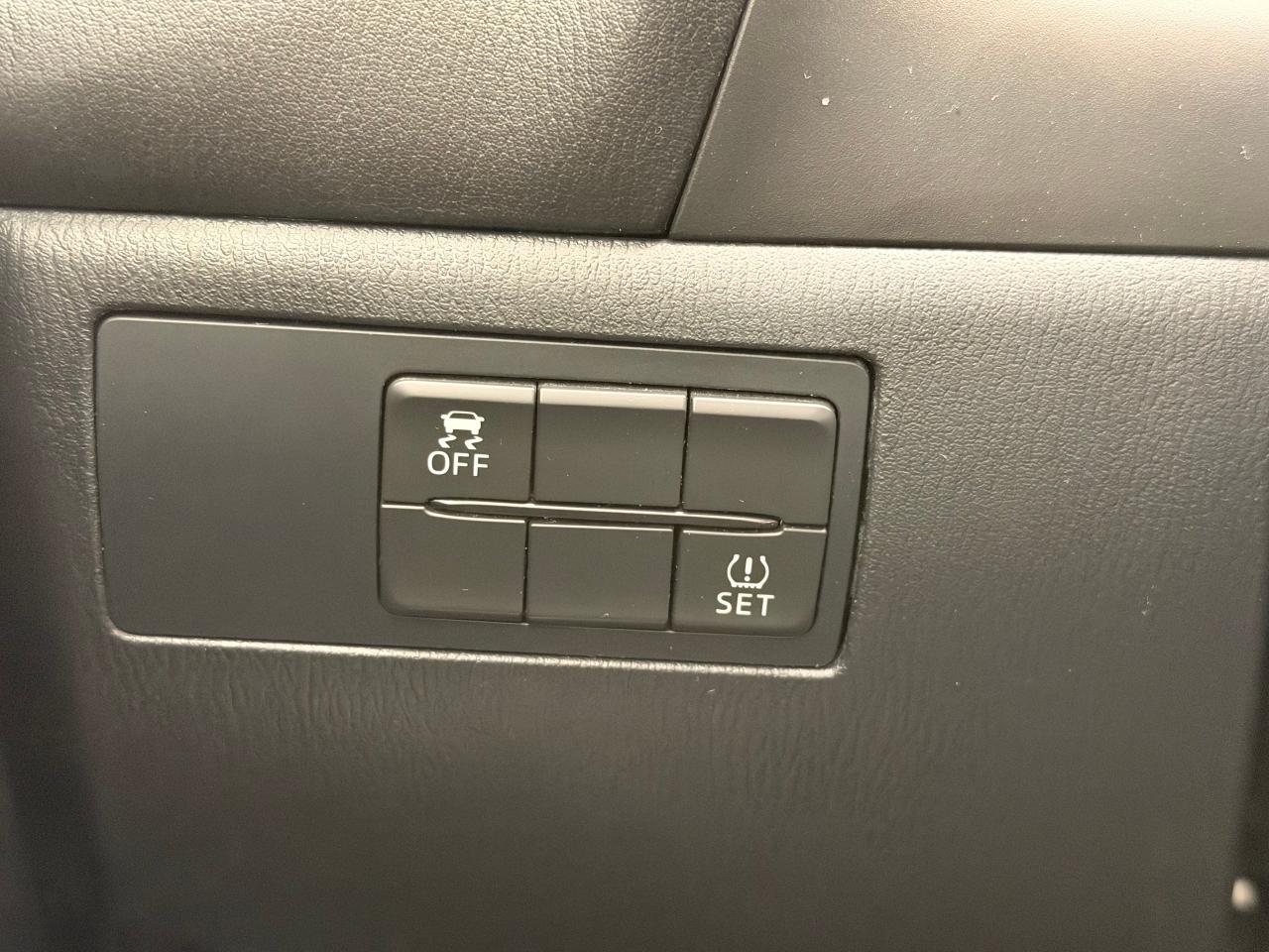 2017 Mazda MAZDA3 GX+New Tires+Brakes+Camera+CLEAN CARFAX Photo41