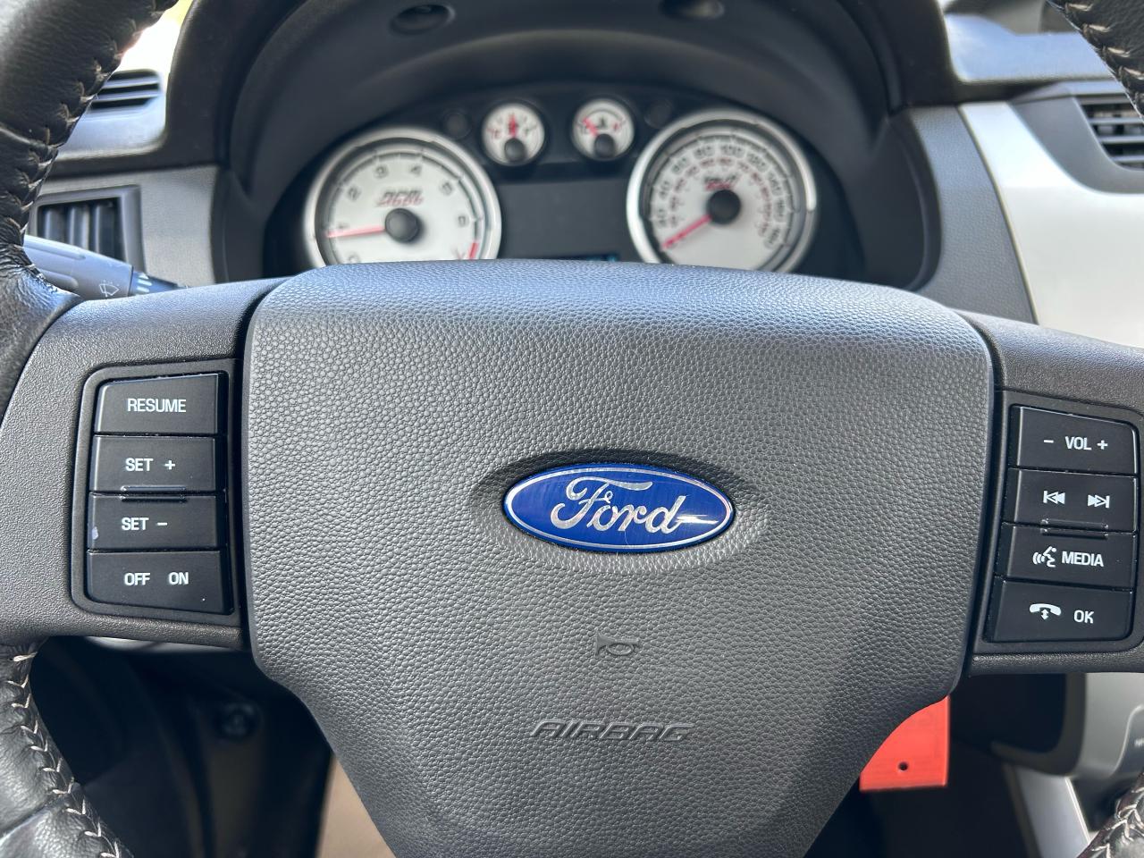 2011 Ford Focus SE Photo