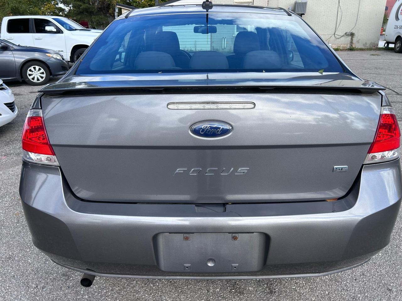 2011 Ford Focus SE Photo