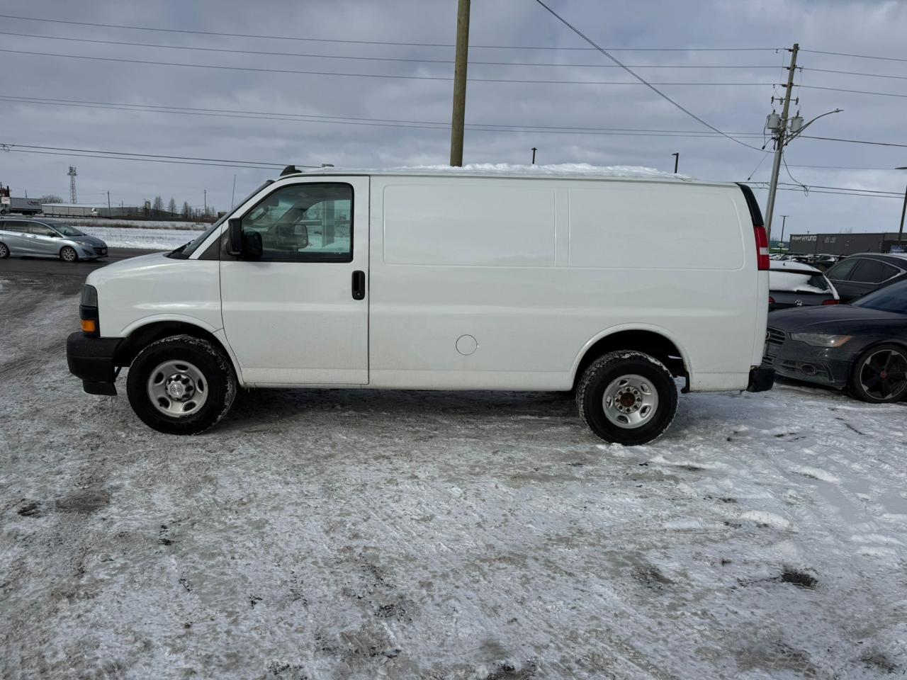 2020 Chevrolet Express Cargo Van 2500, 135", NO ACCIDENTS, ONLY 98KMS, CERTIFIED - Photo #2