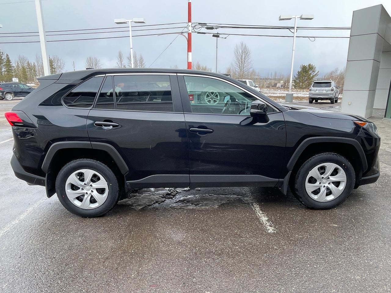 2024 Toyota RAV4 LE Photo3