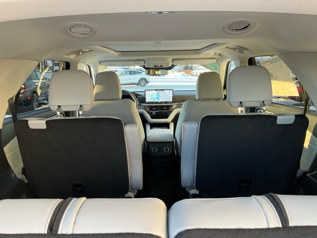 2026 Ford Explorer Platinum Photo5