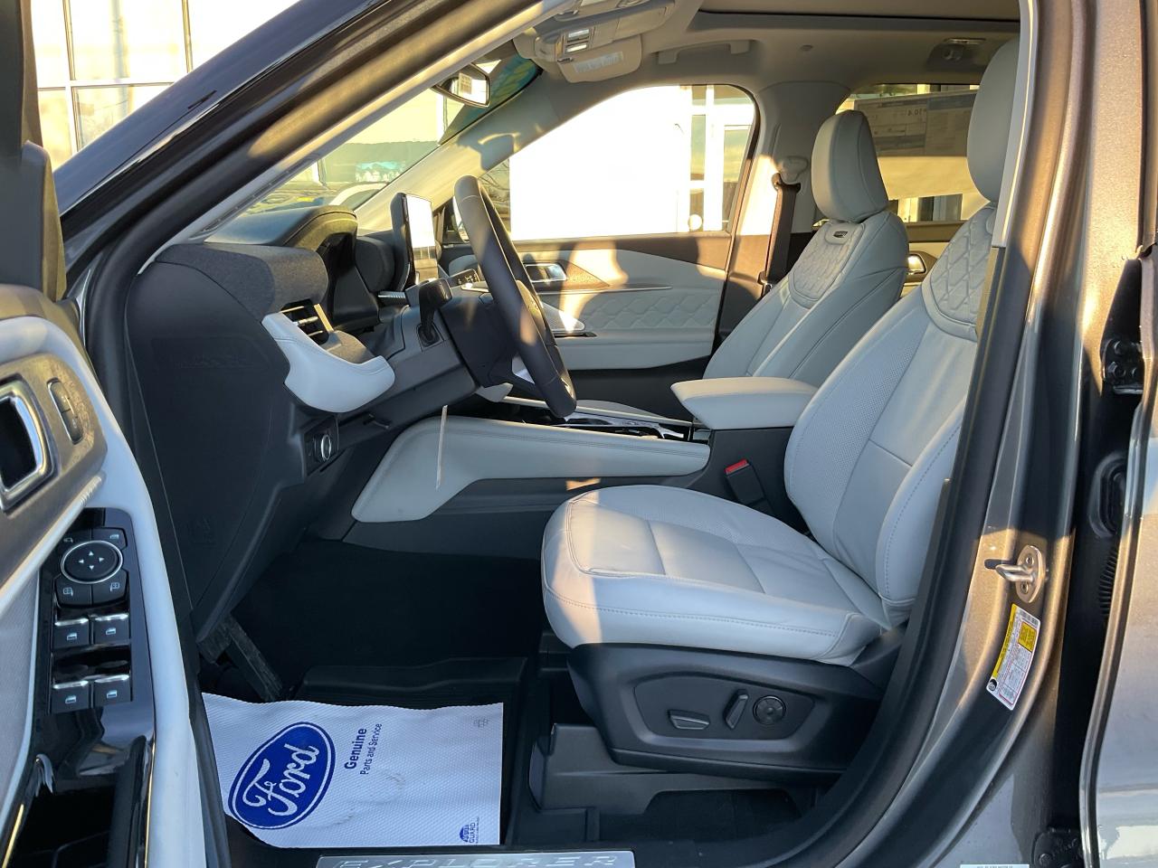 2026 Ford Explorer Platinum Photo5