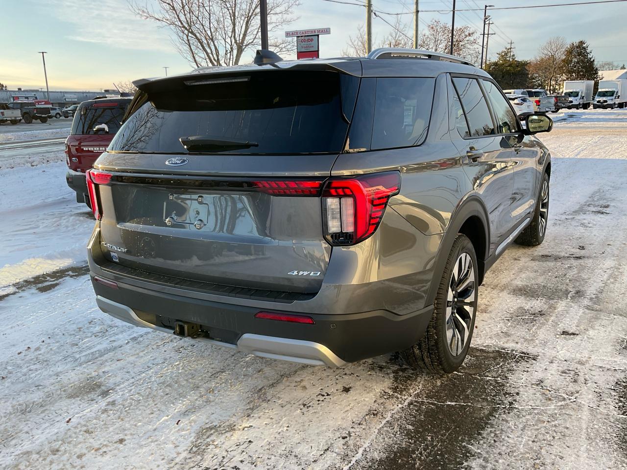 2026 Ford Explorer Platinum Photo5