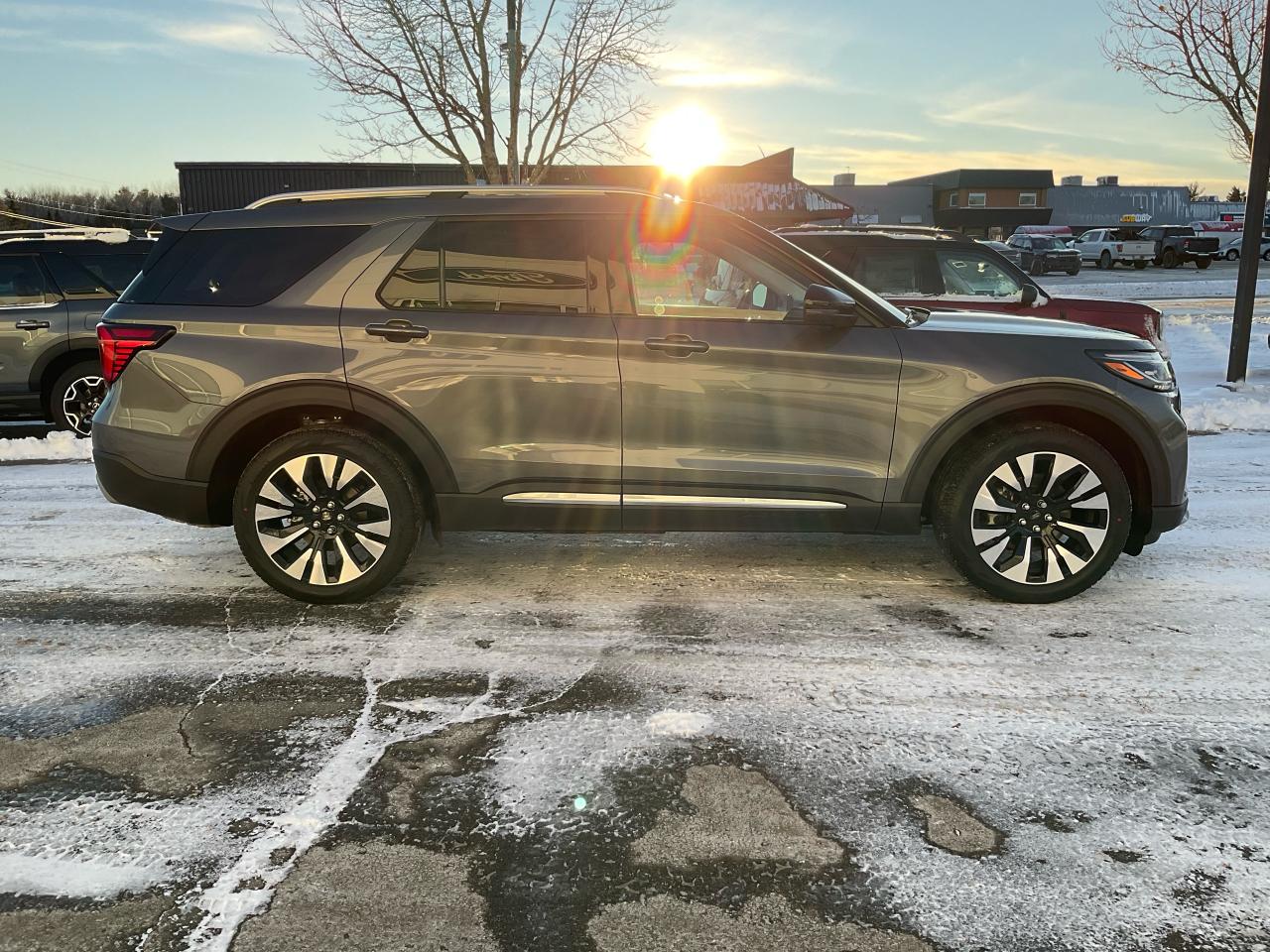 2026 Ford Explorer Platinum Photo5