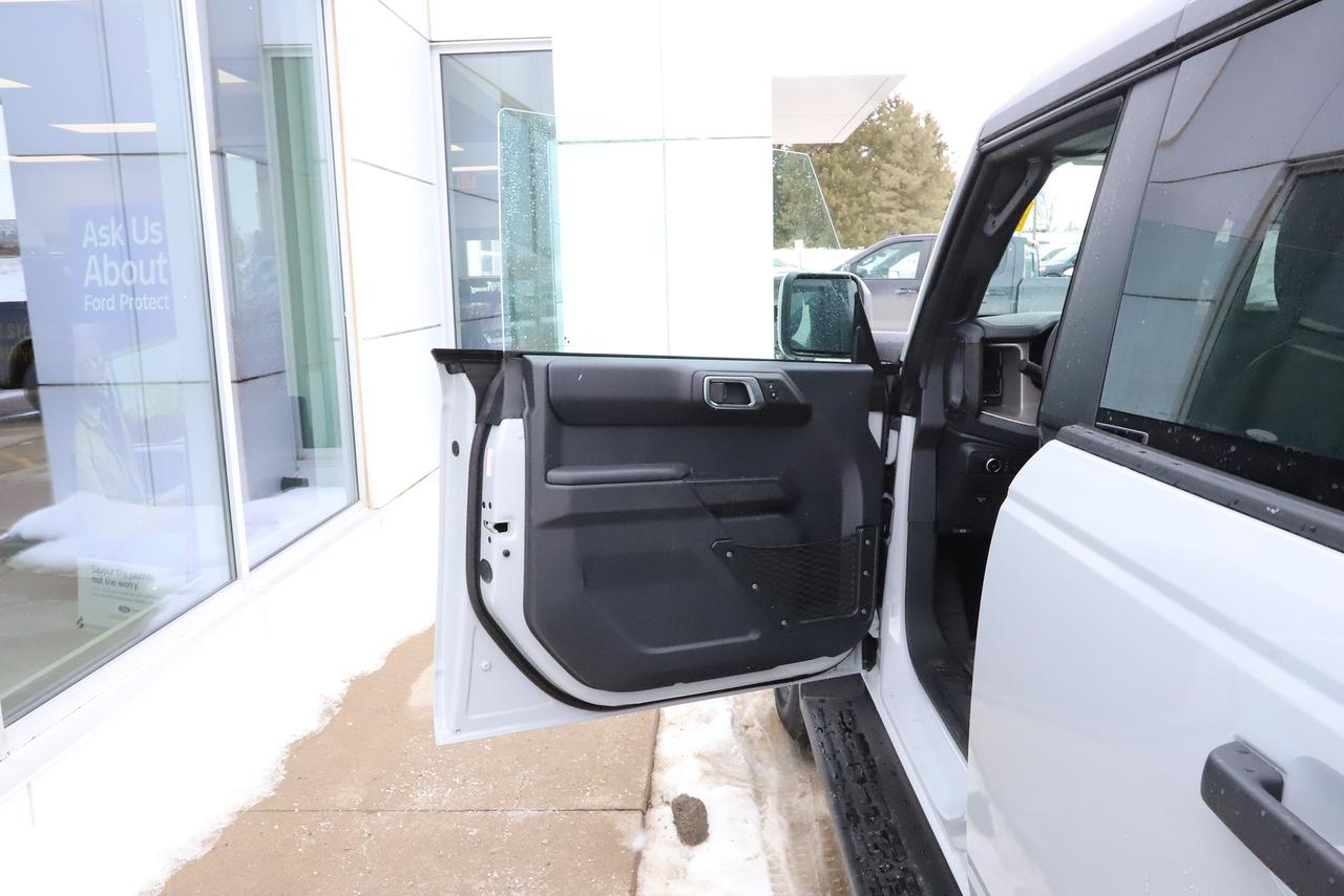 2026 Ford Bronco OUTER BANKS 4 DOOR 4X4 Photo