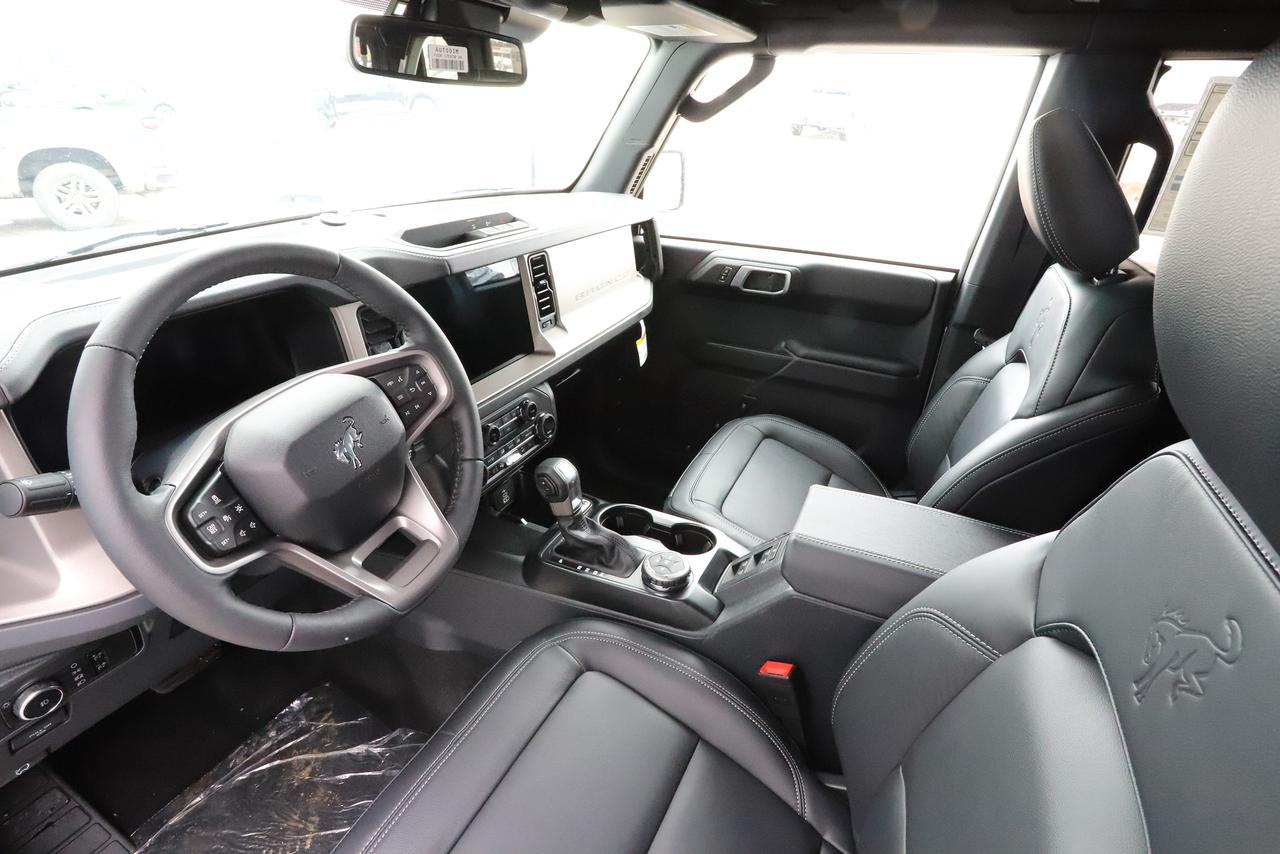 2026 Ford Bronco OUTER BANKS 4 DOOR 4X4 Photo