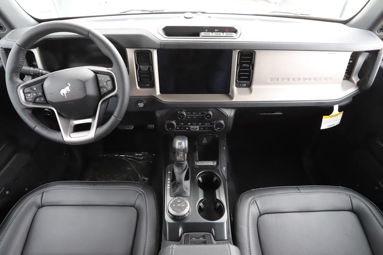 2026 Ford Bronco OUTER BANKS 4 DOOR 4X4 Photo