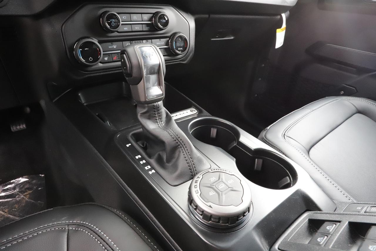 2026 Ford Bronco OUTER BANKS 4 DOOR 4X4 Photo