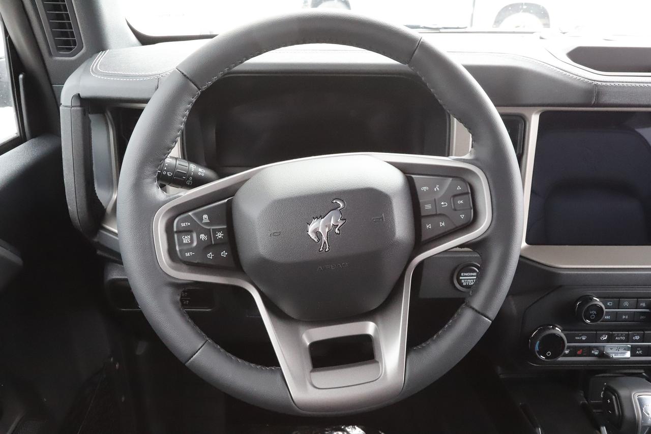 2026 Ford Bronco OUTER BANKS 4 DOOR 4X4 Photo