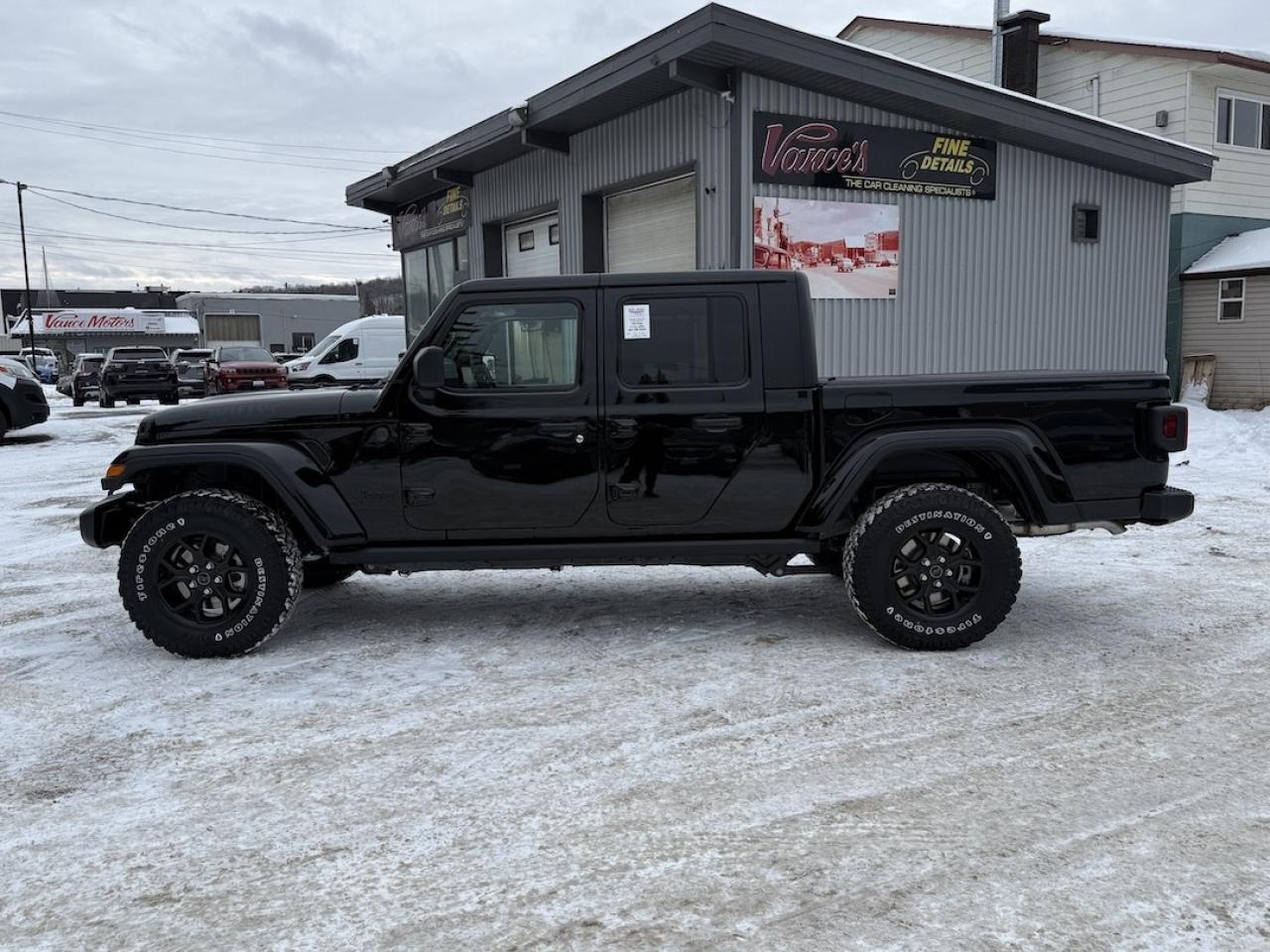 2026 Jeep Gladiator Willys 4x4 Photo3