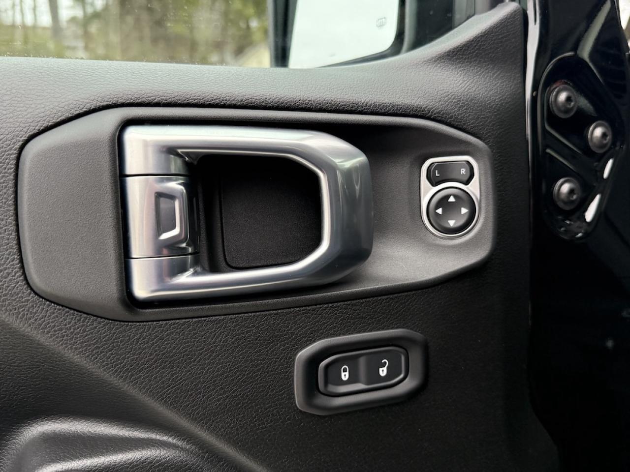 2026 Jeep Gladiator Willys 4x4 Photo