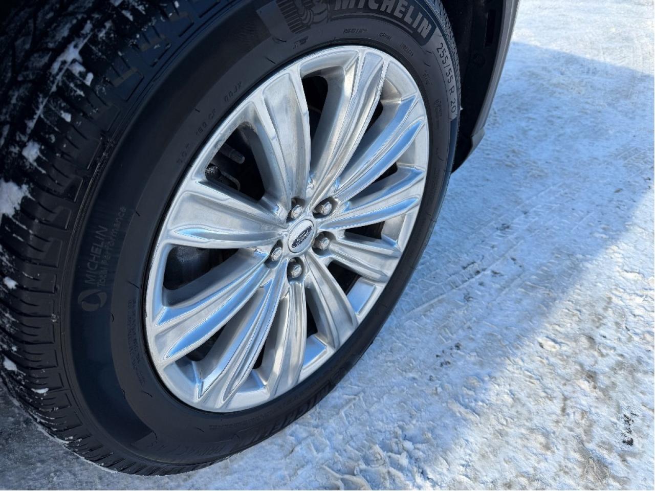 2021 Ford Explorer Limited Hybrid Photo