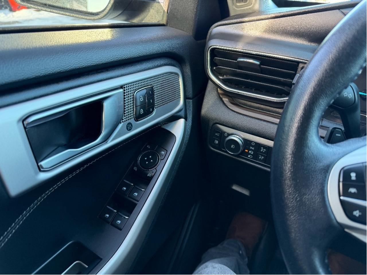 2021 Ford Explorer Limited Hybrid Photo