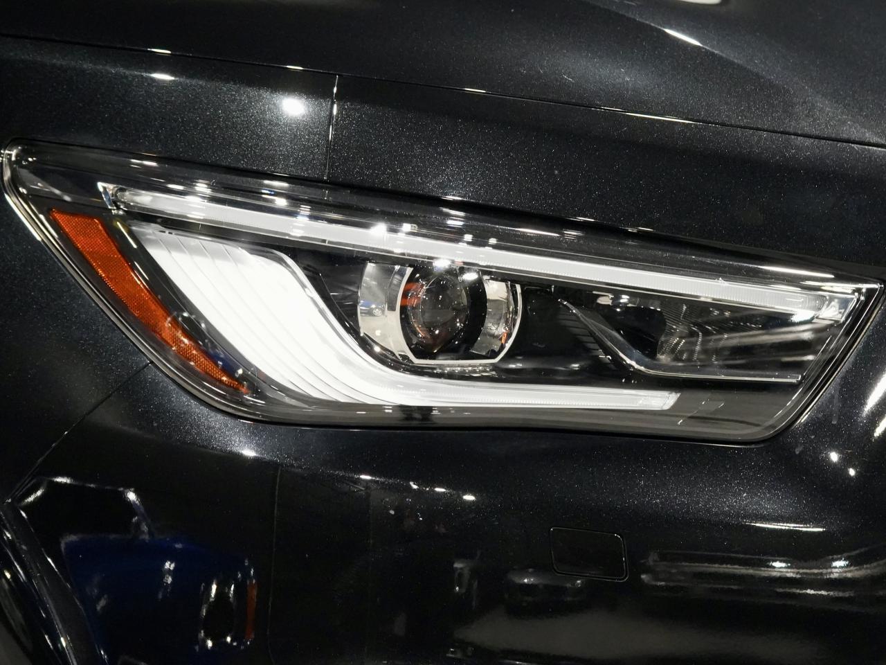 2024 Infiniti QX80 LUXE 7 PASS/ROOF/360 CAM/BOSE/REAR ENTERTAINMENT Photo