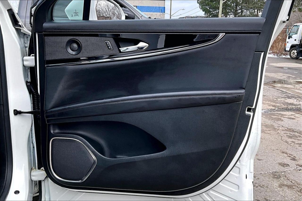 2023 Lincoln Nautilus Reserve | 201A | Vented Leather | Panoroof | AWD Photo