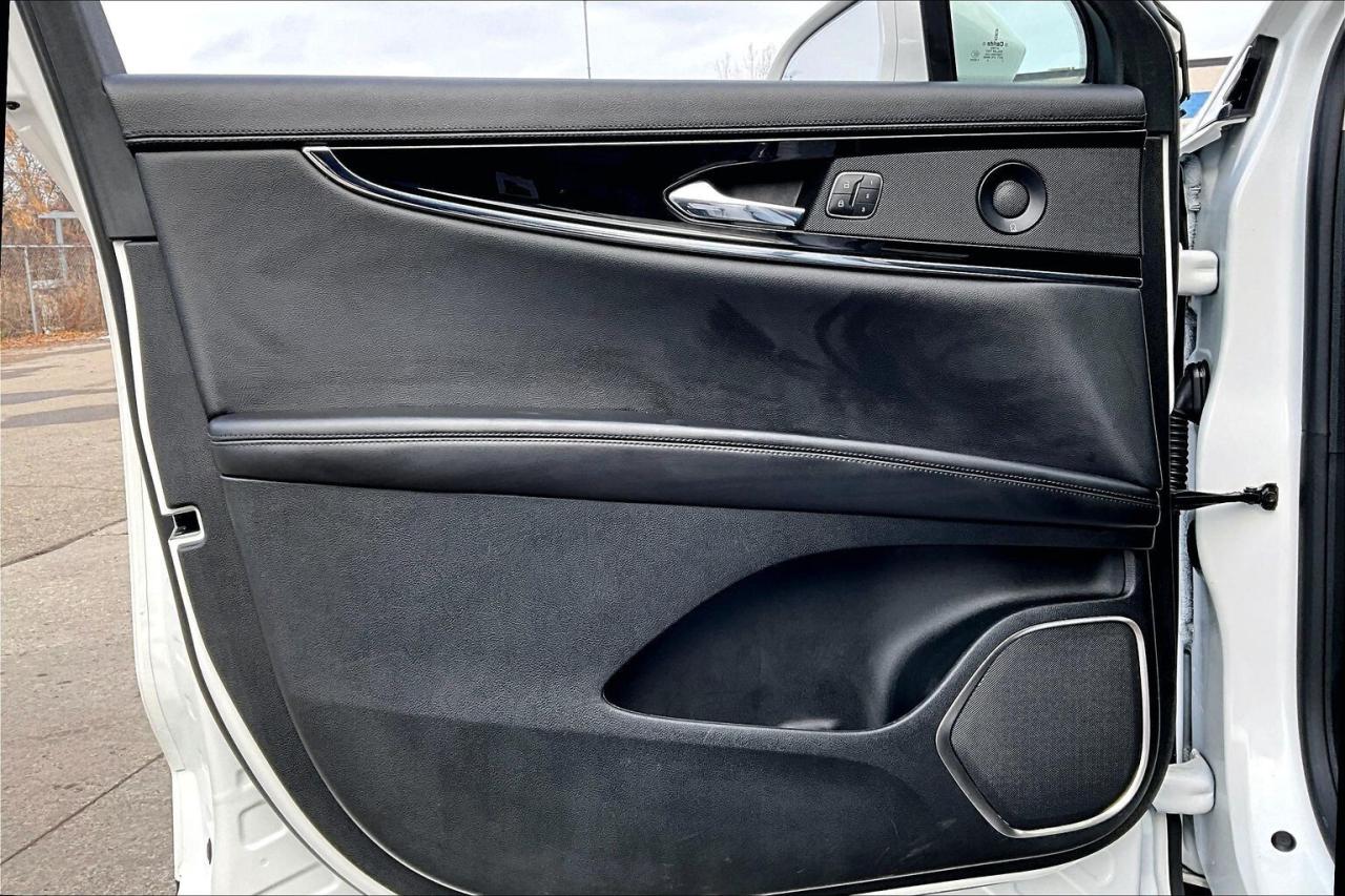 2023 Lincoln Nautilus Reserve | 201A | Vented Leather | Panoroof | AWD Photo