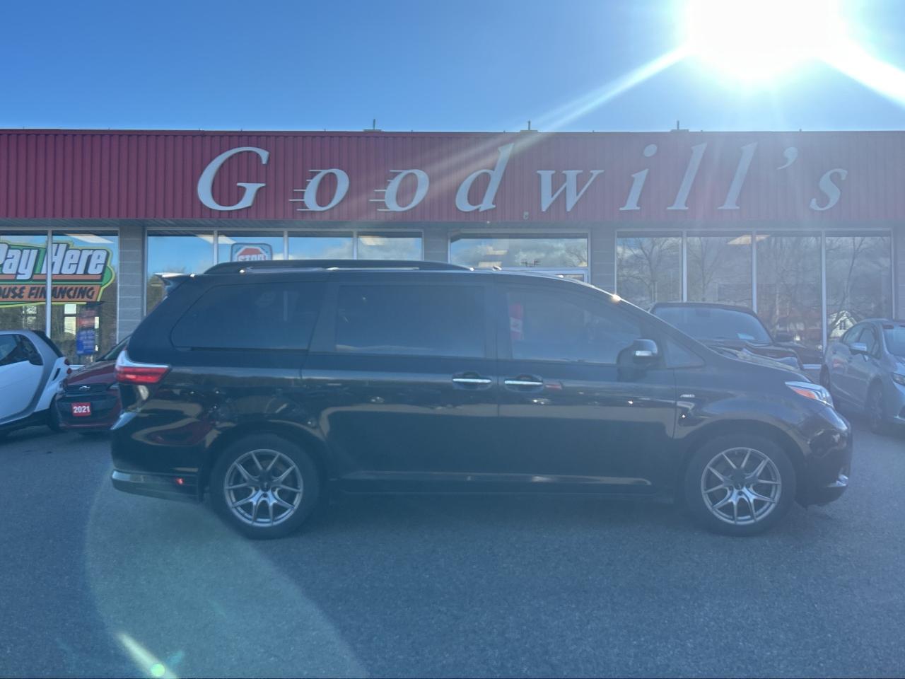2017 Toyota Sienna CLEAN CARFAX, SUNROOF, HEATED LEATHER, BACK UP CAM - Photo #1