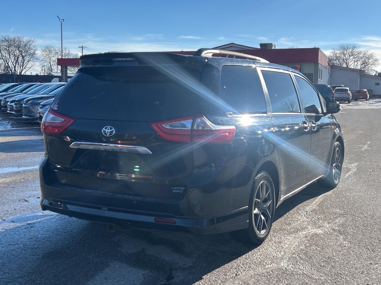 2017 Toyota Sienna CLEAN CARFAX, SUNROOF, HEATED LEATHER, BACK UP CAM - Photo #5