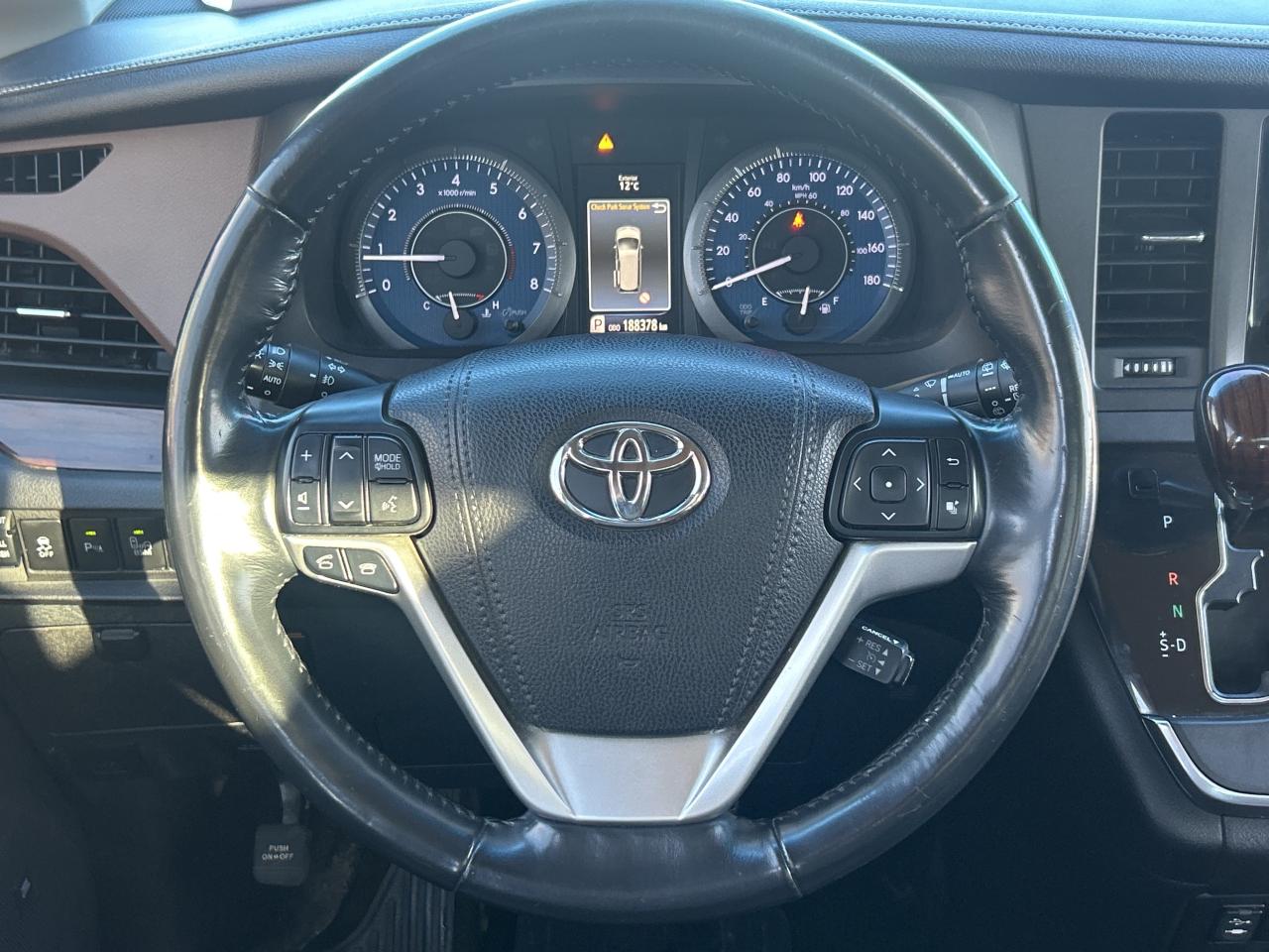 2017 Toyota Sienna CLEAN CARFAX, SUNROOF, HEATED LEATHER, BACK UP CAM - Photo #17