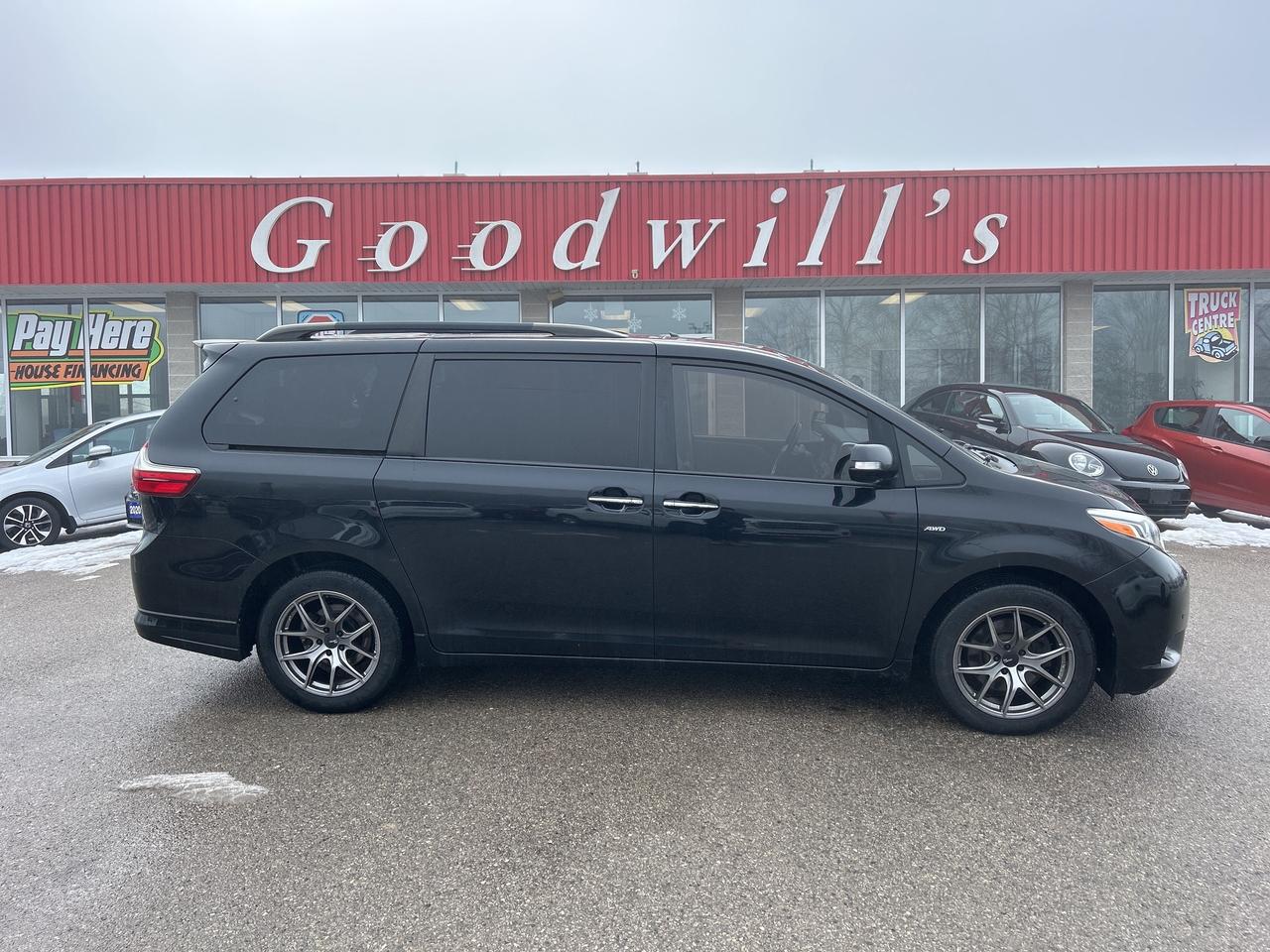 2017 Toyota Sienna CLEAN CARFAX, SUNROOF, HEATED LEATHER, BACK UP CAM