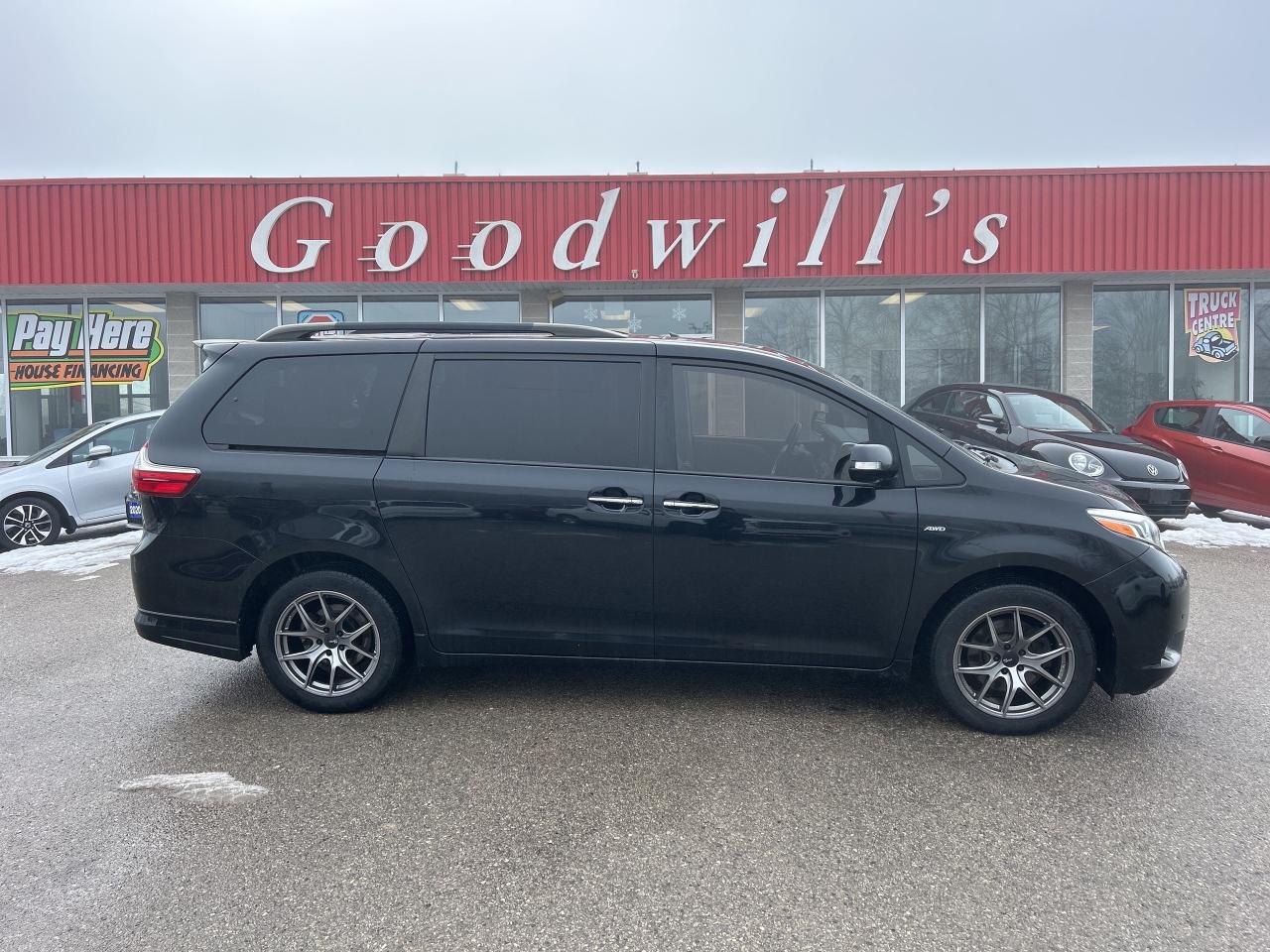 2017 Toyota Sienna CLEAN CARFAX, SUNROOF, HEATED LEATHER, BACK UP CAM - Photo #1