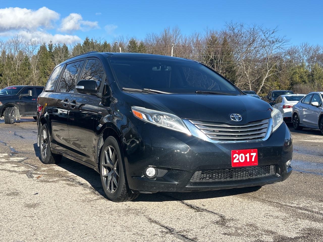 2017 Toyota Sienna CLEAN CARFAX, SUNROOF, HEATED LEATHER, BACK UP CAM Photo