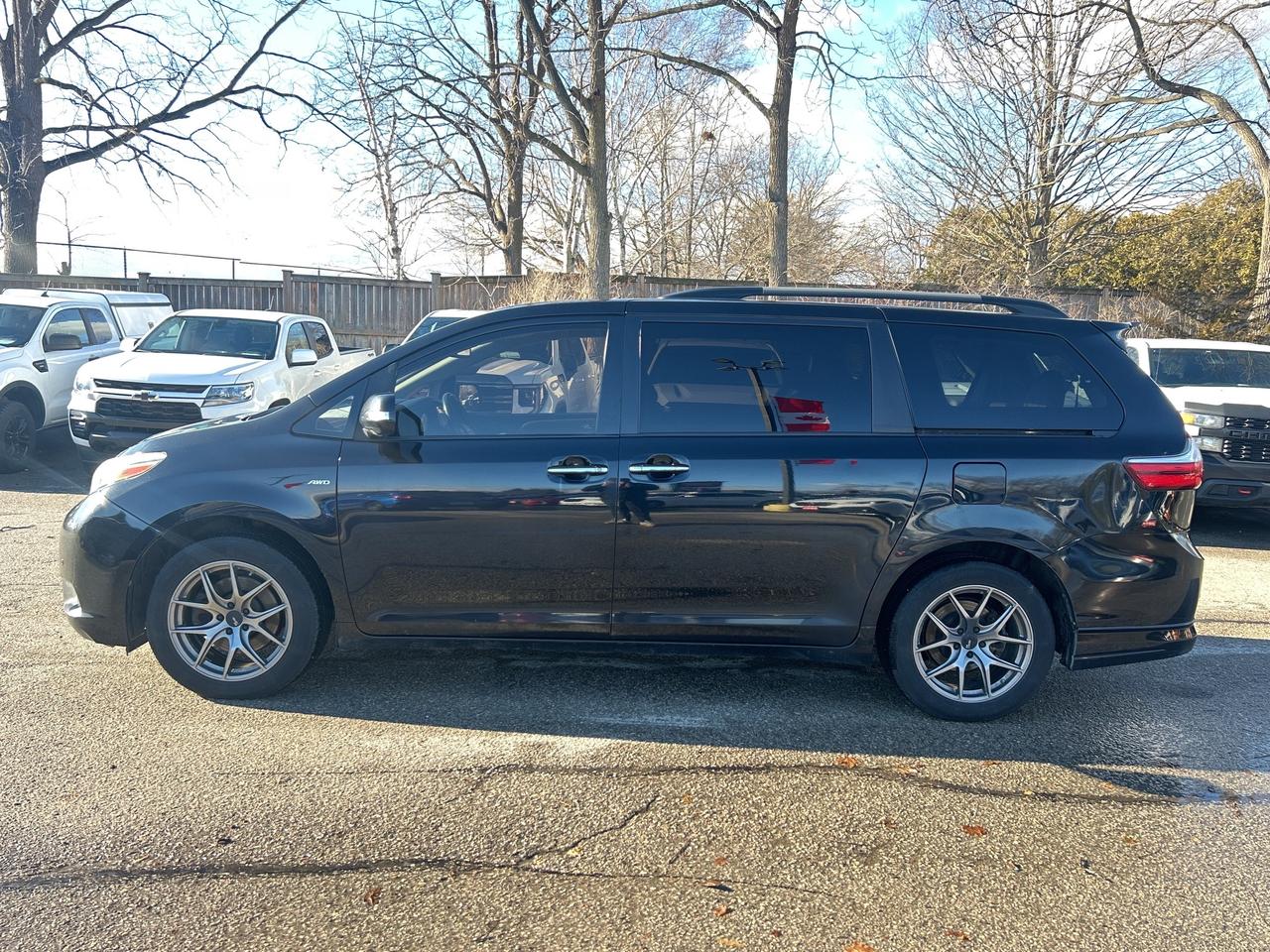 2017 Toyota Sienna CLEAN CARFAX, SUNROOF, HEATED LEATHER, BACK UP CAM - Photo #8