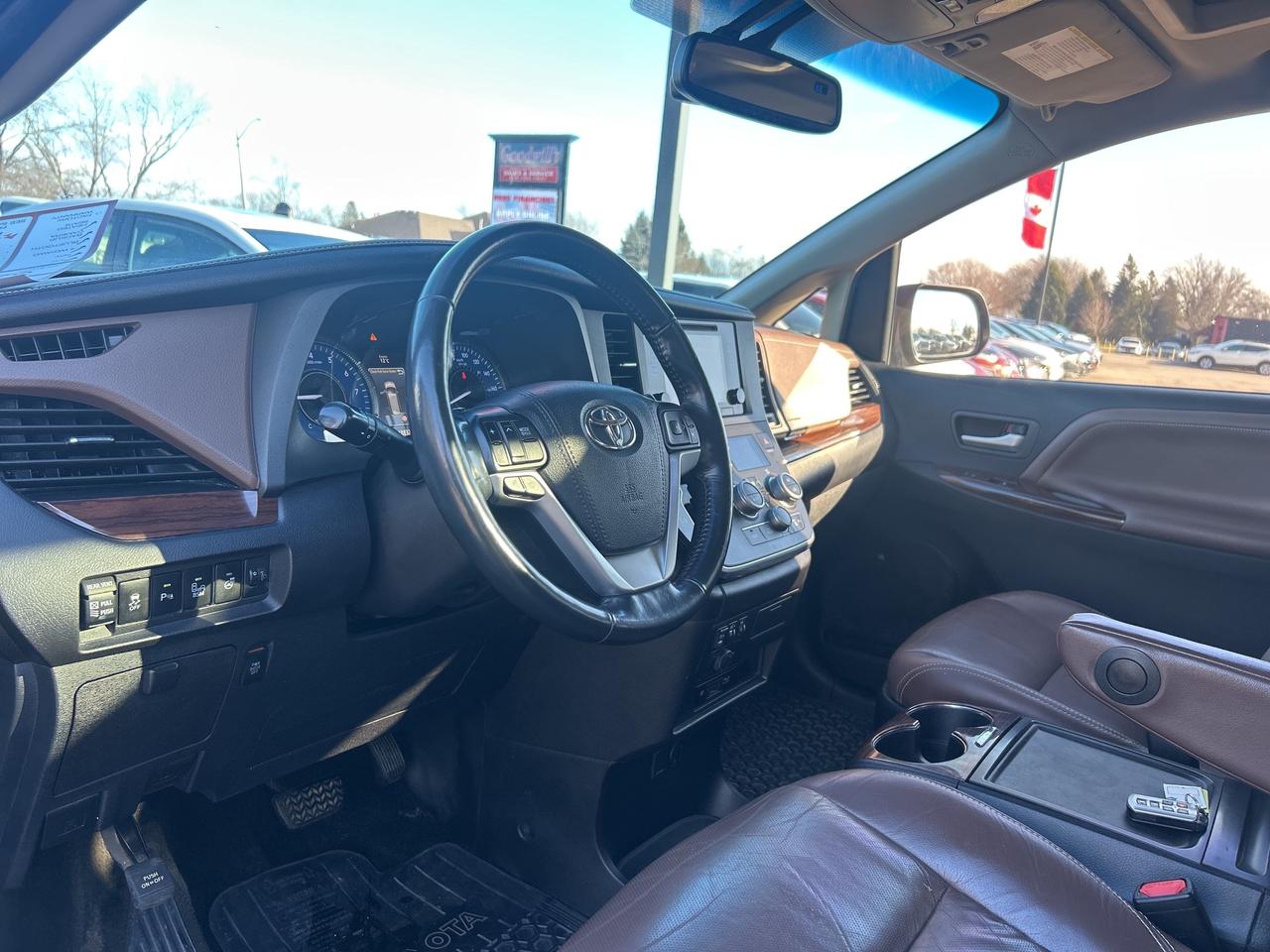 2017 Toyota Sienna CLEAN CARFAX, SUNROOF, HEATED LEATHER, BACK UP CAM Photo