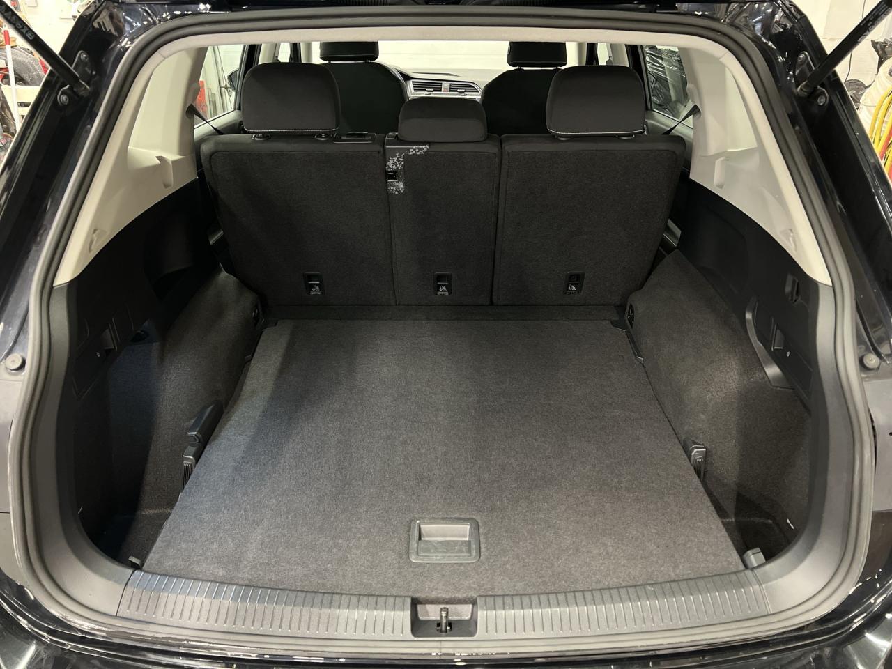 2024 Volkswagen Tiguan AWD | HTD SEATS | CARPLAY | ALLOYS | BLIND SPOT Photo