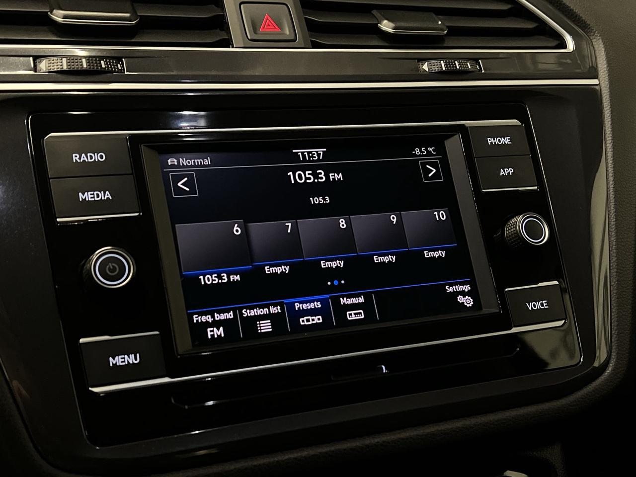 2024 Volkswagen Tiguan AWD | HTD SEATS | CARPLAY | ALLOYS | BLIND SPOT Photo