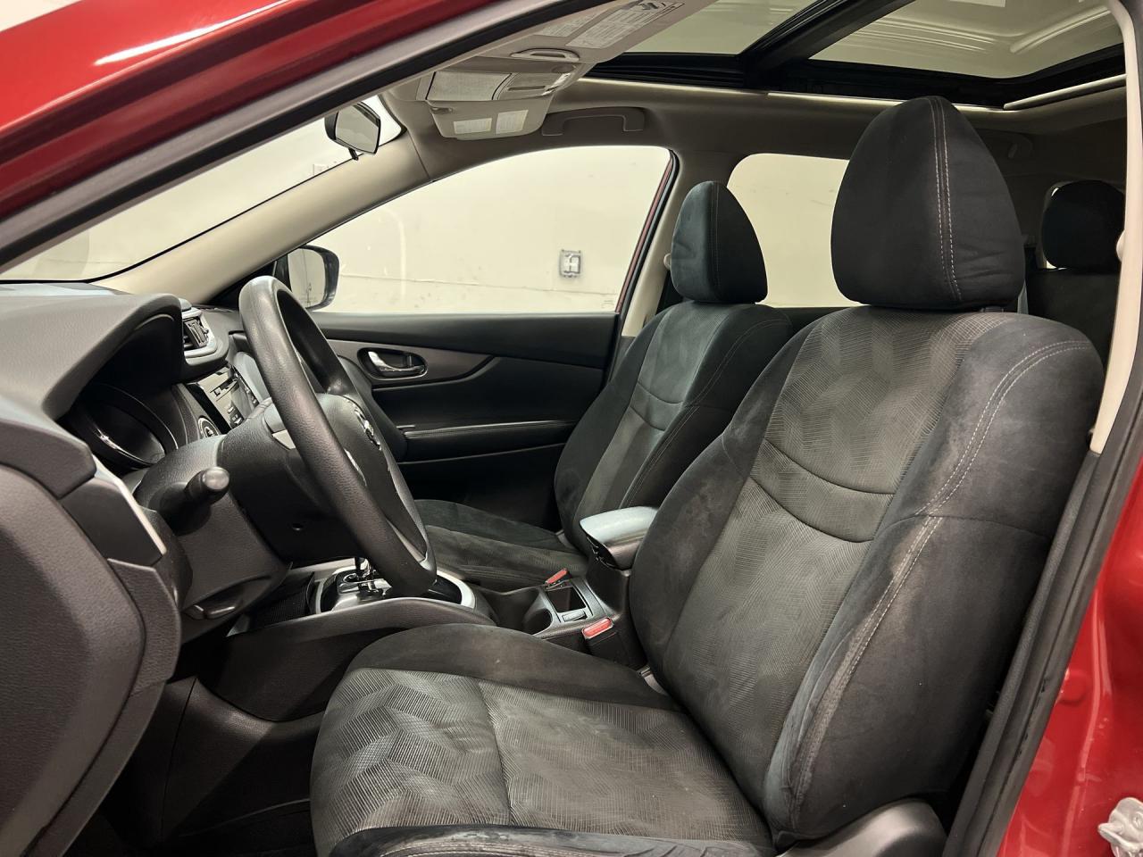2015 Nissan Rogue SV AWD | PANO ROOF | HTD SEATS | REAR CAM | A/C Photo