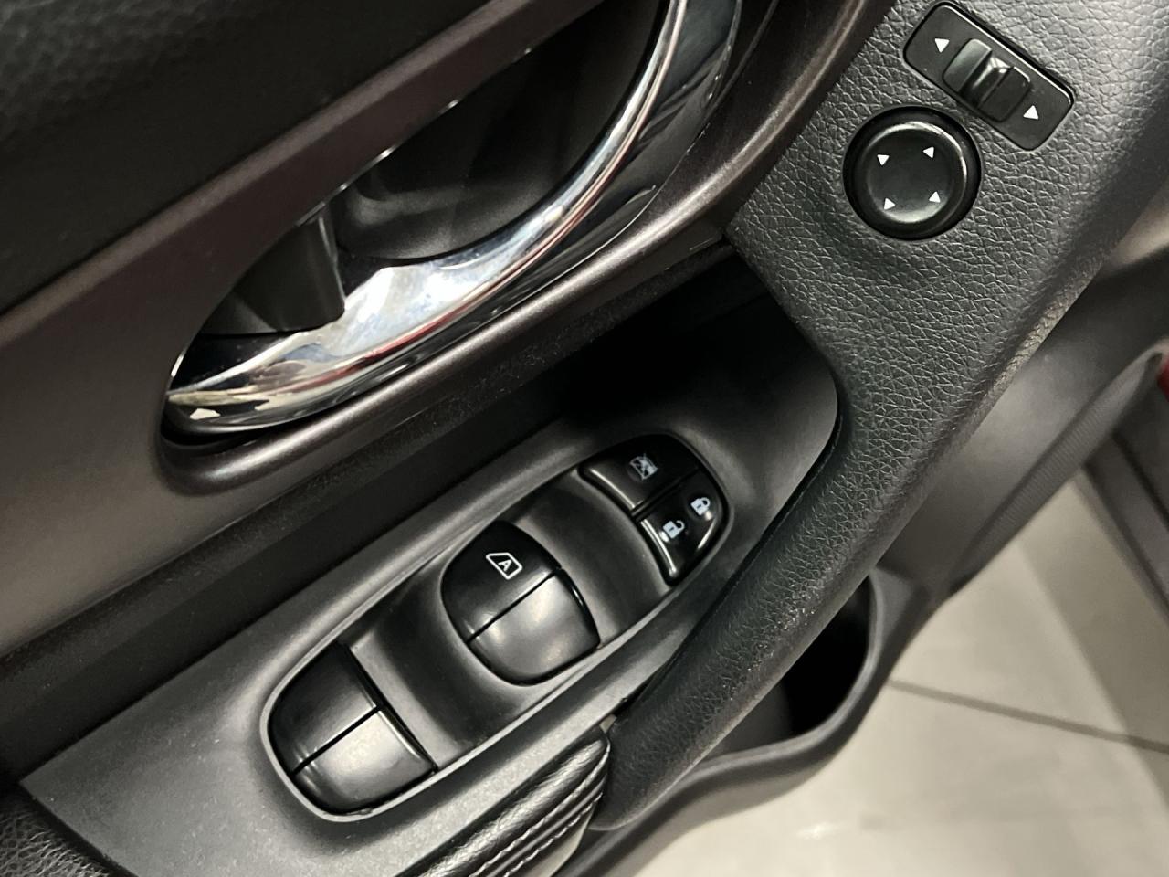 2015 Nissan Rogue SV AWD | PANO ROOF | HTD SEATS | REAR CAM | A/C Photo