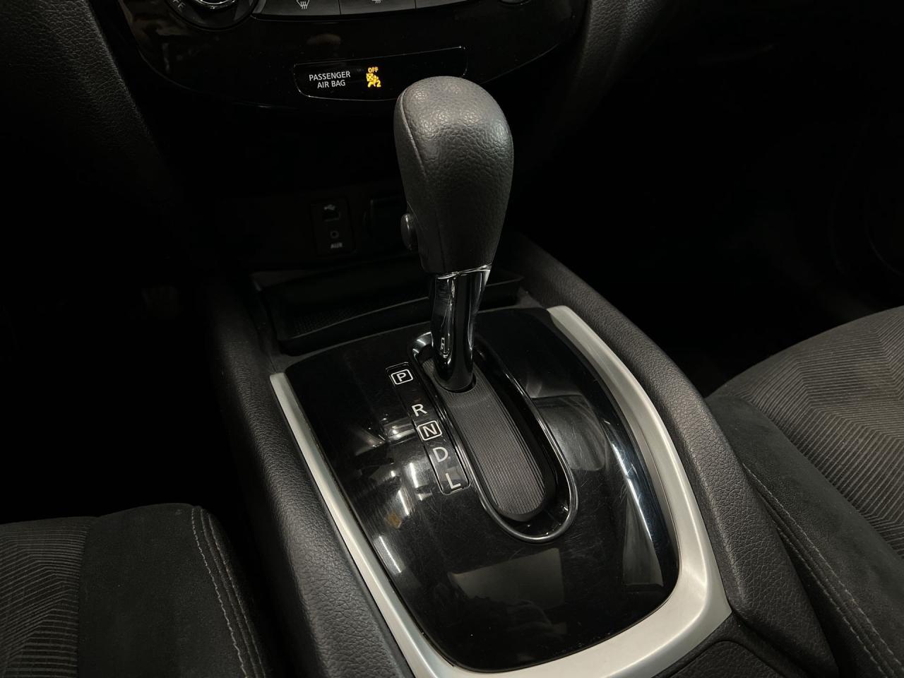 2015 Nissan Rogue SV AWD | PANO ROOF | HTD SEATS | REAR CAM | A/C Photo