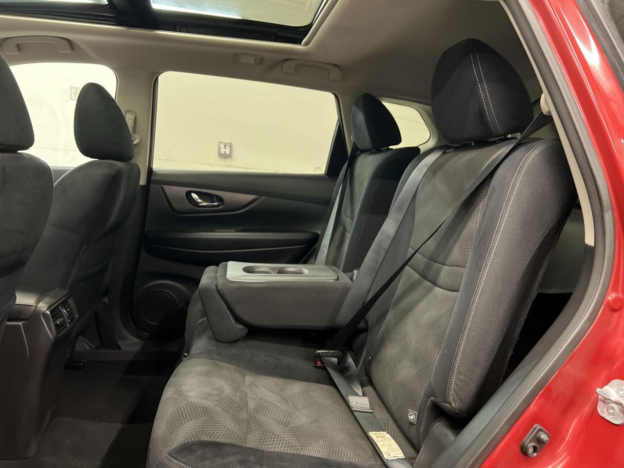 2015 Nissan Rogue SV AWD | PANO ROOF | HTD SEATS | REAR CAM | A/C Photo