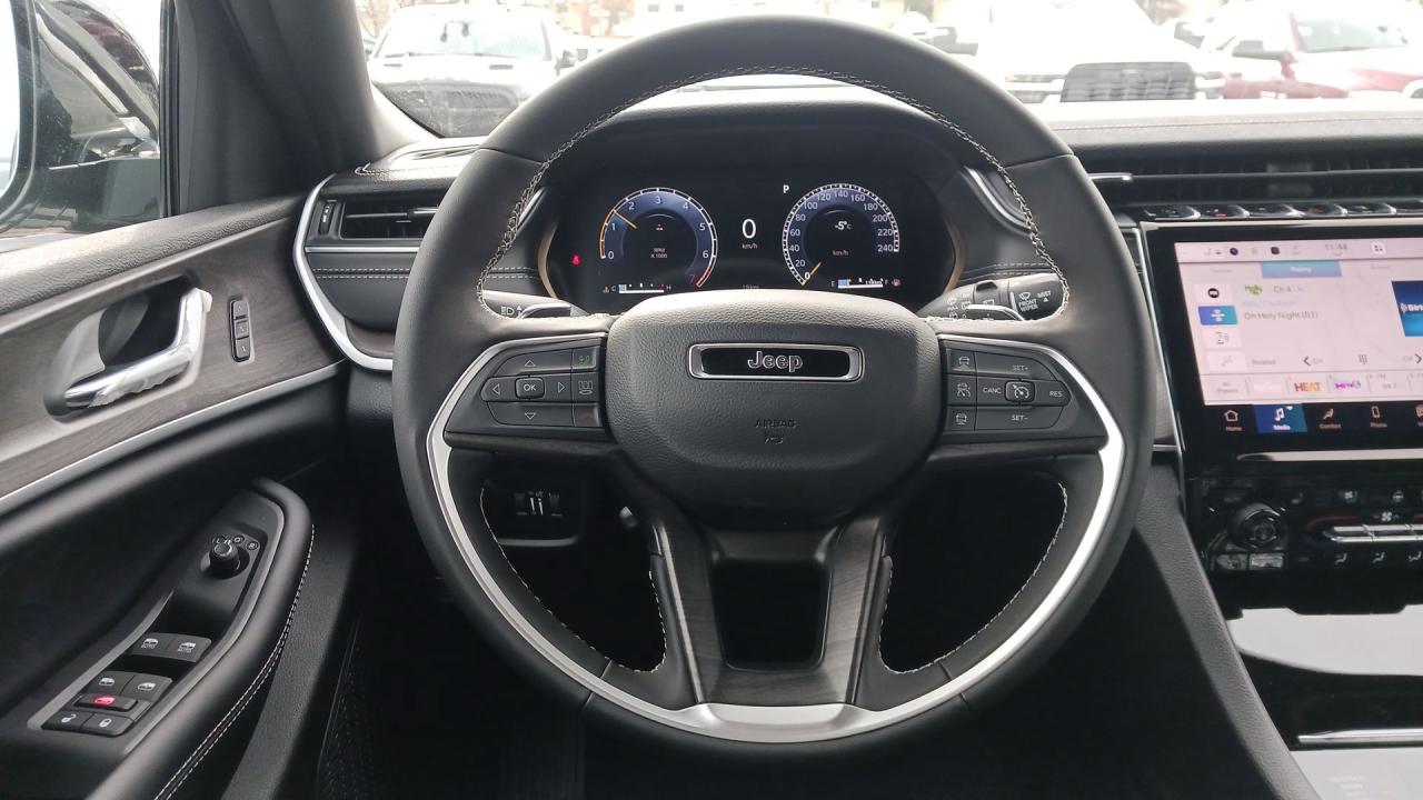 2025 Jeep Grand Cherokee LIMITED 4X4 Photo