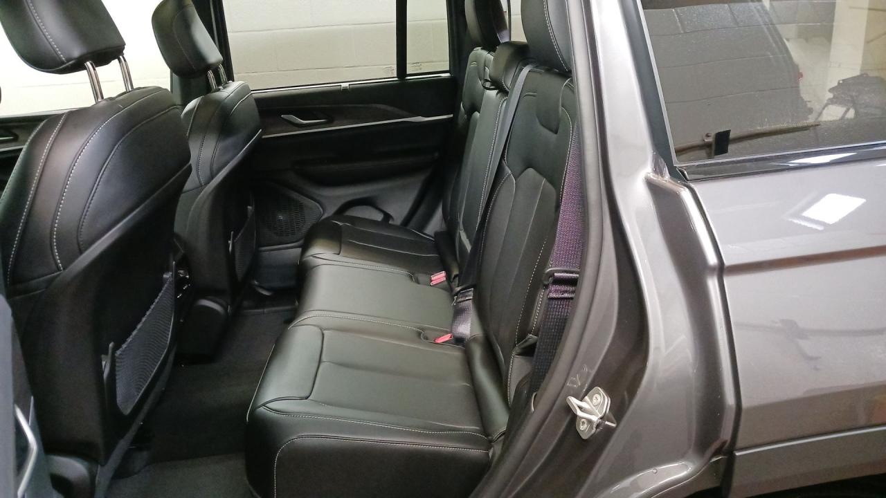 2025 Jeep Grand Cherokee LIMITED 4X4 Photo