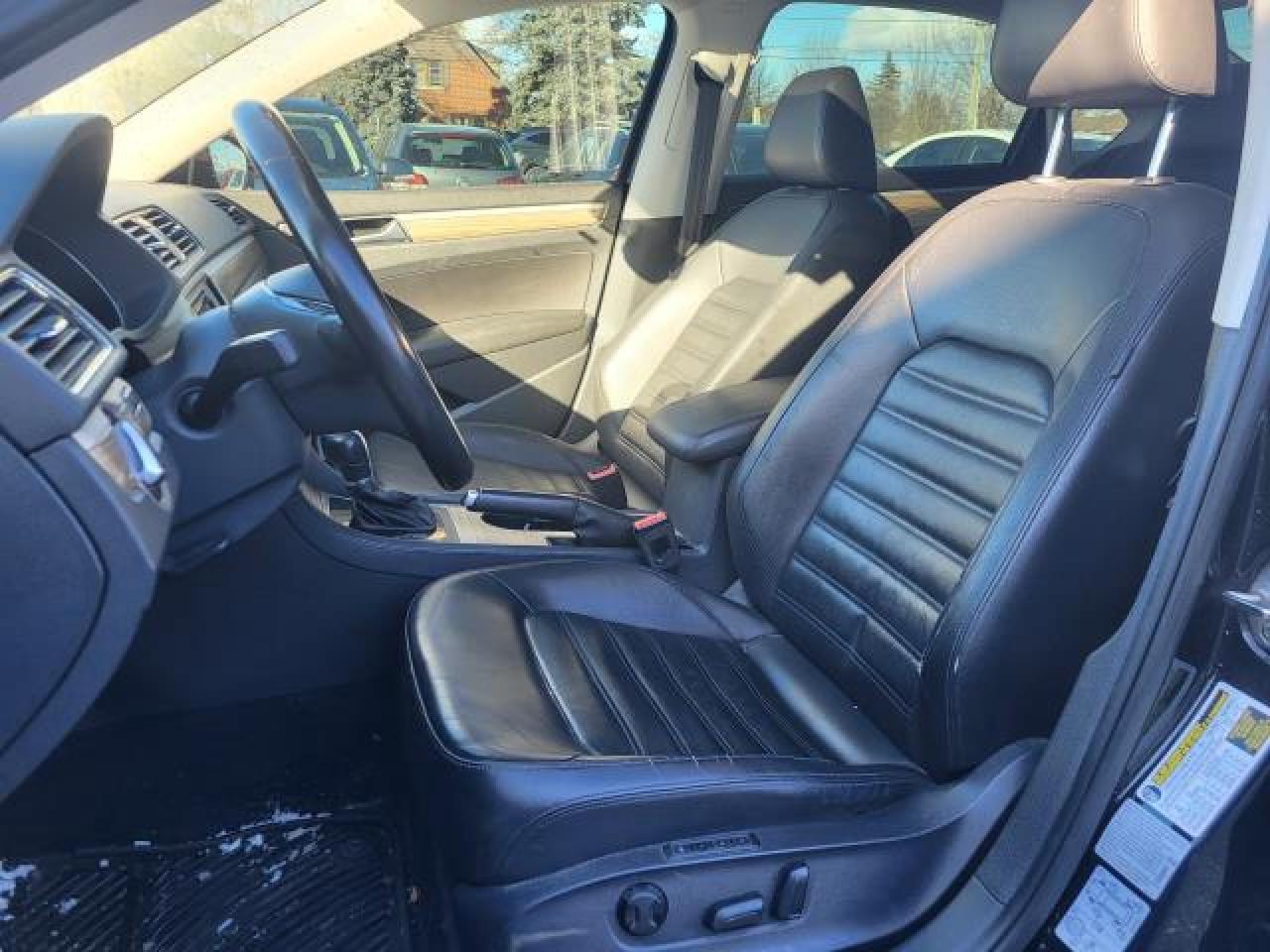 2016 Volkswagen Passat HIGHLINE Photo35