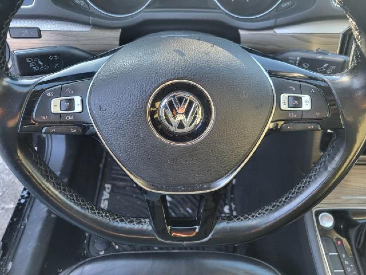 2016 Volkswagen Passat HIGHLINE Photo37